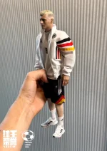Custom 1/6 Toni Kroos Football Figure – Real Madrid Era Casual Training Style Legends Edition - Image 9