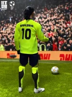 Custom 1/6 Ronaldinho Gaúcho Football Figure – FC Barcelona Classic Away Kit Legends Edition - Image 4
