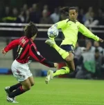 Custom 1/6 Ronaldinho Gaúcho Football Figure – FC Barcelona Classic Away Kit Legends Edition - Image 9