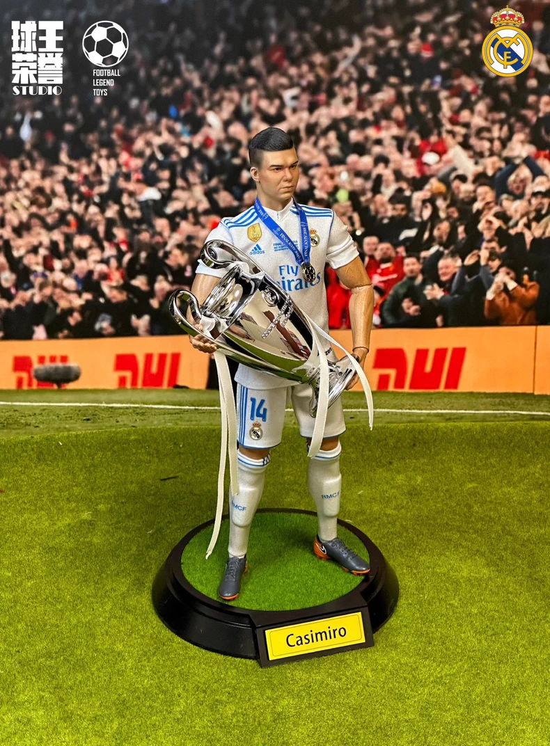 O1CN01MUyy5a1vJfeBYERWv_4611686018427382520-53-fleamarket.heic_790x10000Q90.jpg_.webp Custom 1/6 Casemiro Football Figure – Real Madrid Champions League Final Legends Set - Image 1