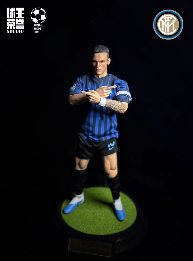 O1CN01NIt47P1vJfgm2tDCR_4611686018427382520-0-fleamarket.jpg_790x10000Q90.jpg_.webp Custom 1/6 Lautaro Martínez Football Figure – Inter Milan 2025–26 Home Kit Set - Image 1