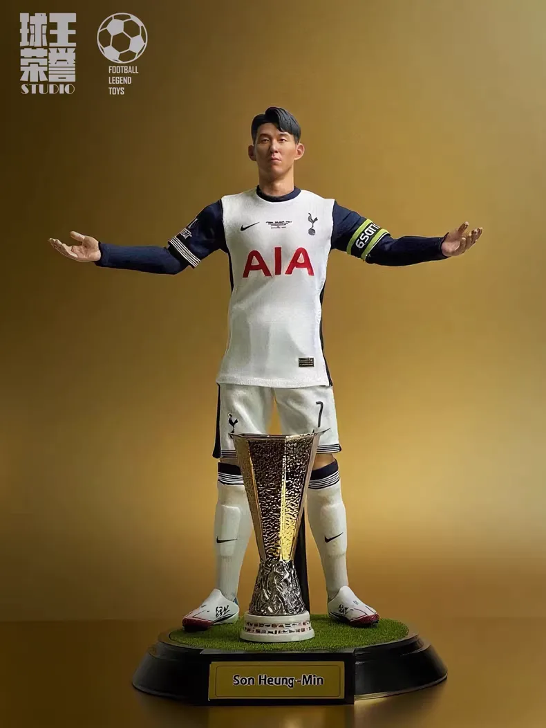 O1CN01NJsP6e1vJffxckmWB_4611686018427382520-0-fleamarket.jpg_790x10000Q90.jpg_.webp Custom 1/6 Son Heung-min Football Figure – Tottenham Hotspur Europa League Final Legends Edition - Image 1