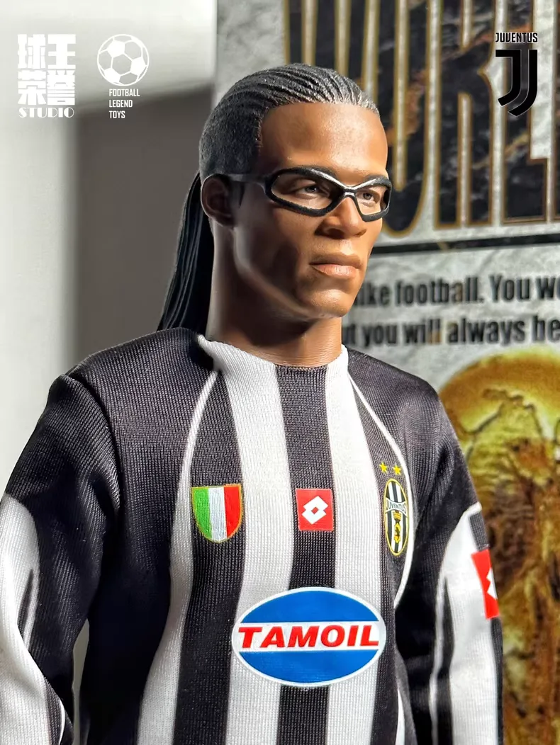 O1CN01Nzq33R1vJfepWLCwq_4611686018427382520-0-fleamarket.jpg_790x10000Q90.jpg_.webp Custom 1/6 Edgar Davids Football Figure – Juventus Legends Collectible Edition - Image 1