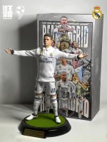 Custom 1/6 James Rodríguez Football Figure – Real Madrid CF Home Kit Edition - Image 4