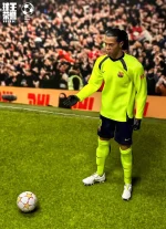 Custom 1/6 Ronaldinho Gaúcho Football Figure – FC Barcelona Classic Away Kit Legends Edition - Image 2