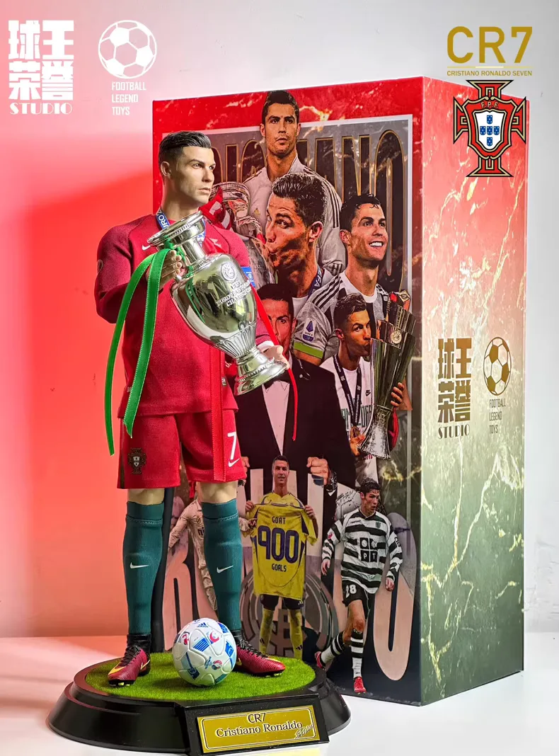 O1CN01eDzxEb1vJffxp5jM7_4611686018427382520-0-fleamarket.jpg_790x10000Q90.jpg_.webp Custom 1/6 Cristiano Ronaldo (CR7) Football Figure – UEFA Euro 2016 Champion Hair-Transplant Edition - Image 1