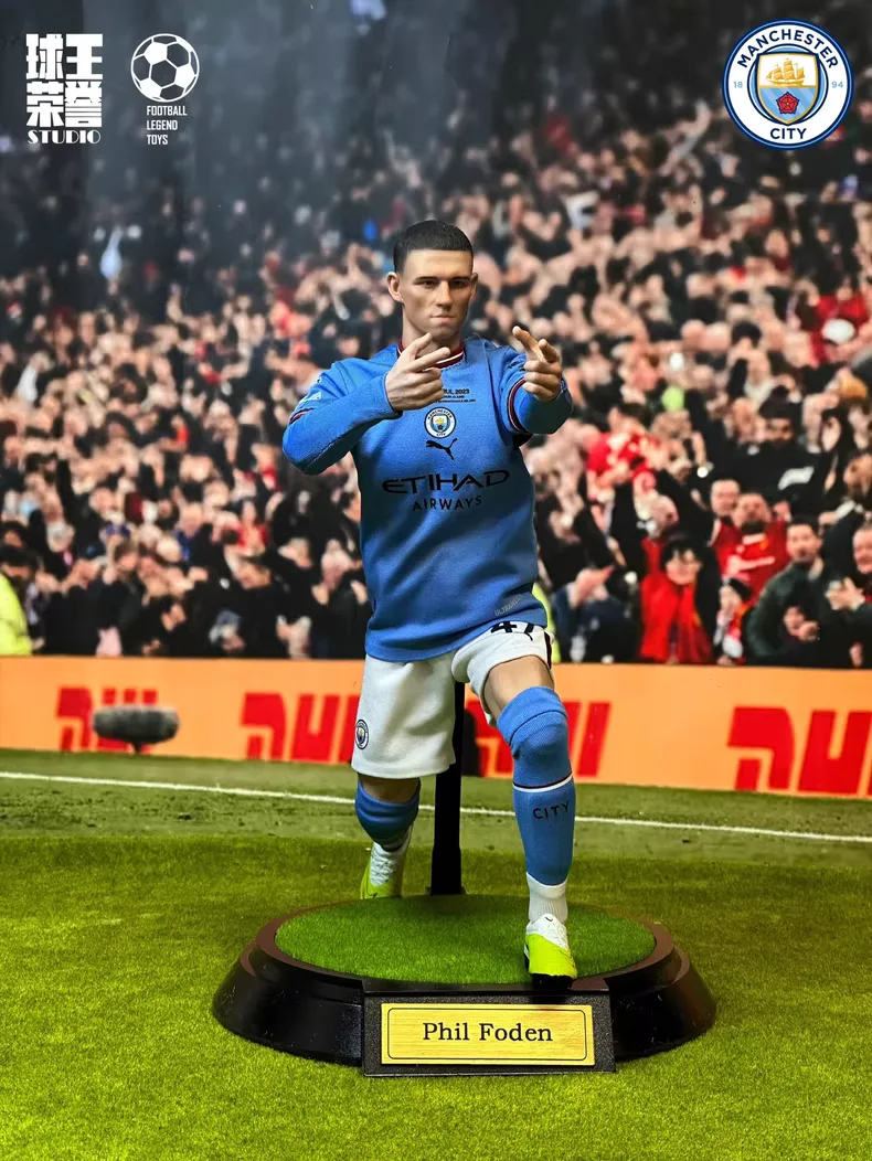 O1CN01eQu8O51vJfdsiBv3C_4611686018427382520-0-fleamarket.jpg_790x10000Q90.jpg_.webp Custom 1/6 Phil Foden Football Figure – Manchester City Home Kit Set - Image 1