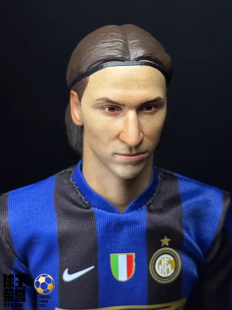 O1CN01eRYBxo1vJfVlhTtOw_0-fleamarket.jpg_790x10000Q90.jpg_.webp Custom 1/6 Zlatan Ibrahimović Football Figure – Inter Milan Home Kit Legends Edition - Image 1