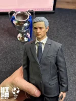 Custom 1/6 José Mourinho Football Manager Figure – The Special One Legends Suit Edition - Image 3