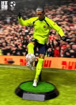 Custom 1/6 Ronaldinho Gaúcho Football Figure – FC Barcelona Classic Away Kit Legends Edition - Image 6