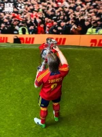 Custom 1/6 Fernando Torres Football Figure – Spain Euro 2012 Champion Hair-Transplant Edition Set - Image 4