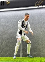 Custom 1/6 Cristiano Ronaldo Football Figure – Juventus Champions League Hat-Trick Rooted Hair Edition - Image 5