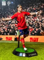 Custom 1/6 Fernando Torres Football Figure – Spain Euro 2012 Champion Hair-Transplant Edition Set - Image 5