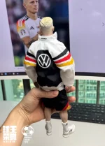 Custom 1/6 Toni Kroos Football Figure – Real Madrid Era Casual Training Style Legends Edition - Image 5