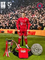 Custom 1/6 Robert Lewandowski Football Figure – Bayern Munich 2019–20 Champions League Winner Set - Image 7